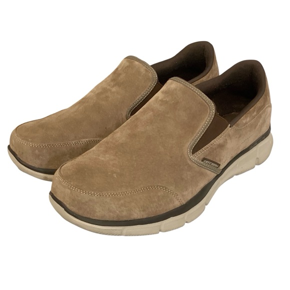 Skechers 11 Wide Fit Suede Slip On Men’s Beige Tan Shoes Memory Foam SN 51502W - Picture 1 of 12